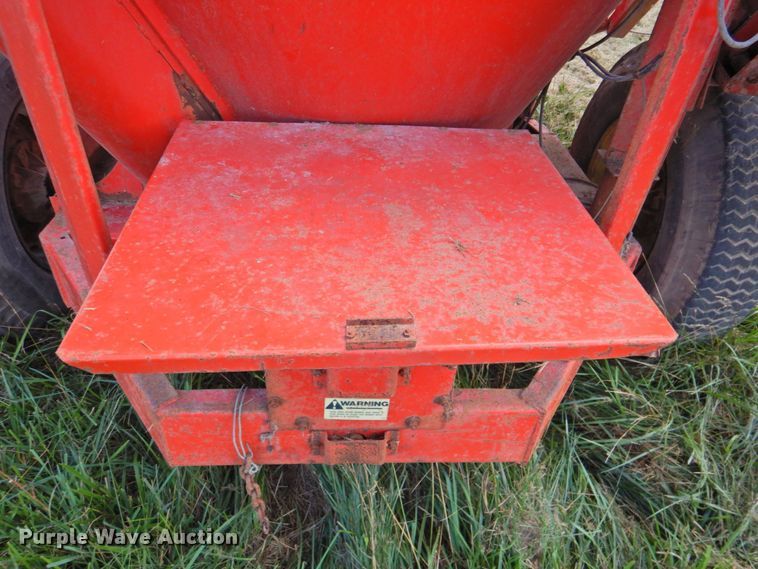 image for item DP4745 Gehl MX135  feed grinder/mixer