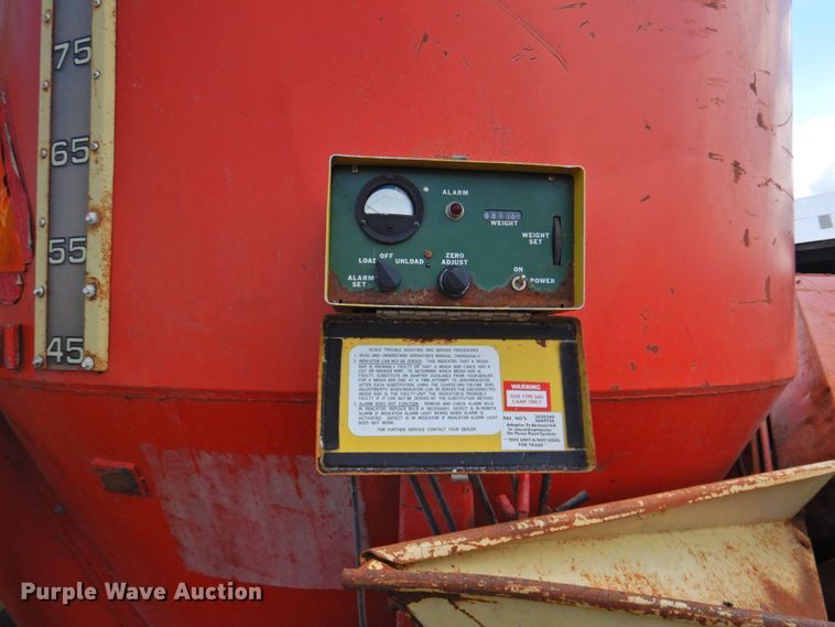 image for item DP4745 Gehl MX135  feed grinder/mixer