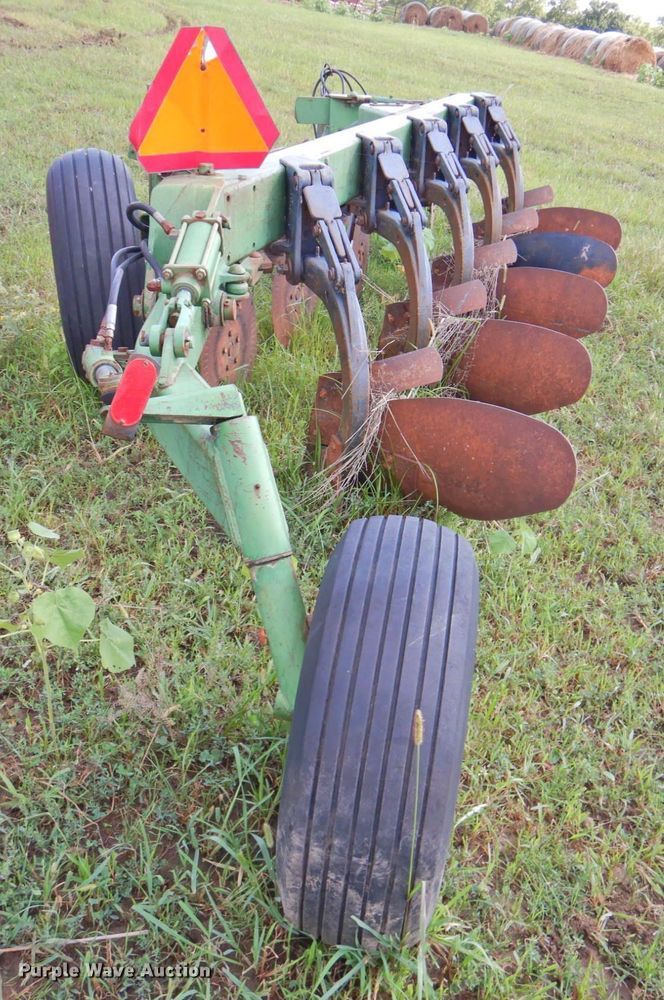 image for item DP4758 John Deere 2600  five bottom plow