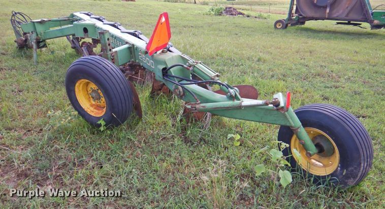 image for item DP4758 John Deere 2600  five bottom plow
