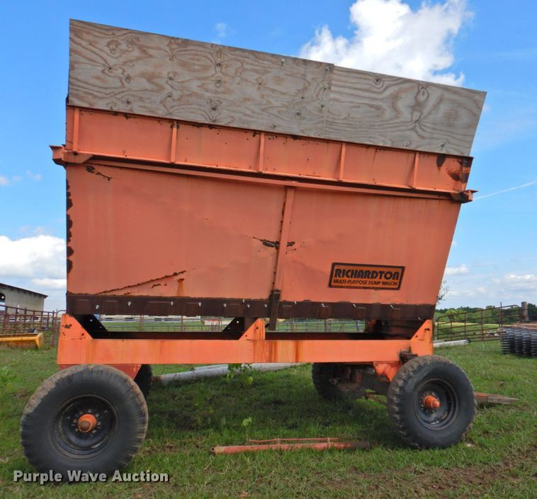 image for item DP4760 Richardton  silage dump wagon