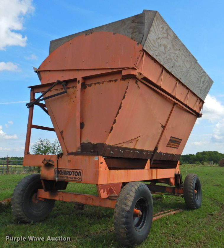 image for item DP4760 Richardton  silage dump wagon
