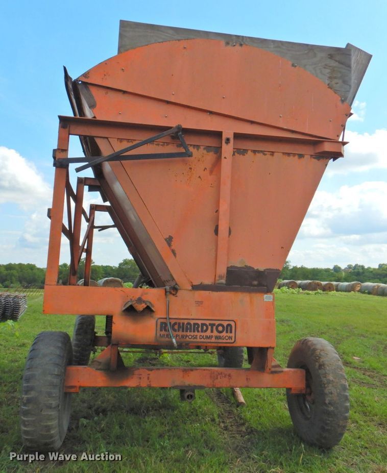 image for item DP4760 Richardton  silage dump wagon
