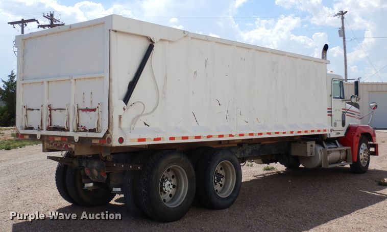 image for item DR1282 1999 Freightliner FLD  grain truck