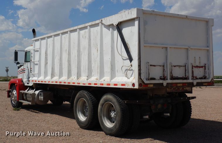 image for item DR1282 1999 Freightliner FLD  grain truck
