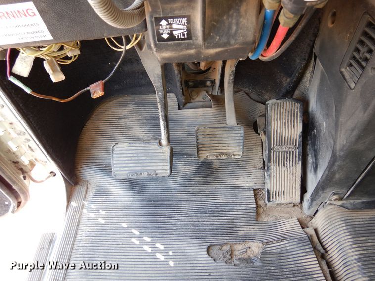 image for item DR1282 1999 Freightliner FLD  grain truck