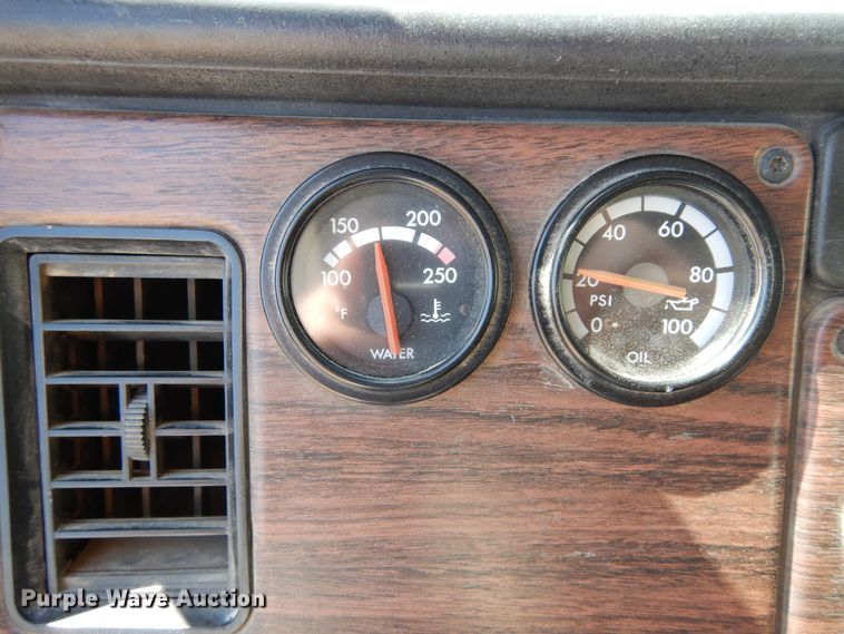 image for item DR1282 1999 Freightliner FLD  grain truck