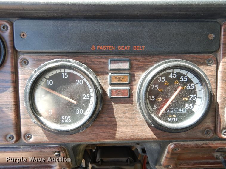 image for item DR1282 1999 Freightliner FLD  grain truck