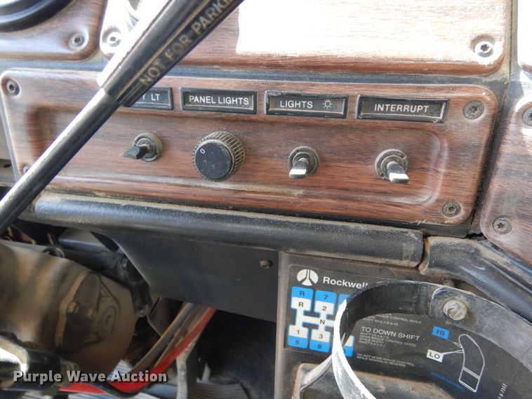 image for item DR1282 1999 Freightliner FLD  grain truck