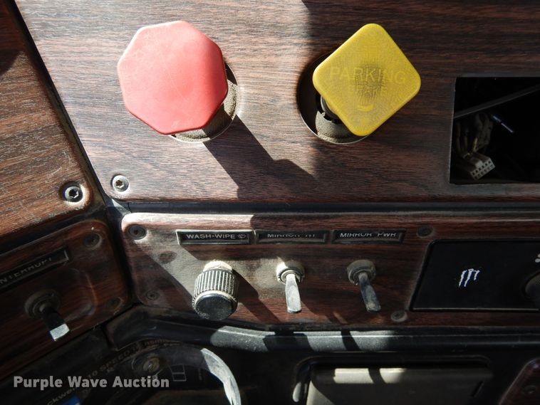 image for item DR1282 1999 Freightliner FLD  grain truck