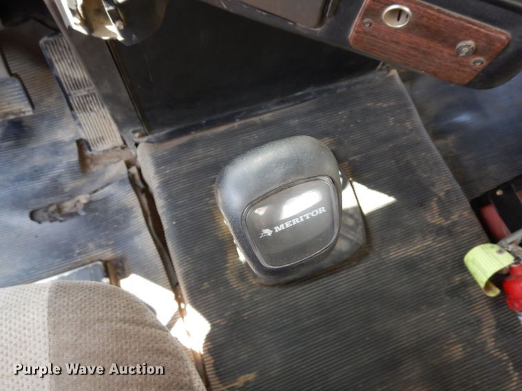 image for item DR1282 1999 Freightliner FLD  grain truck