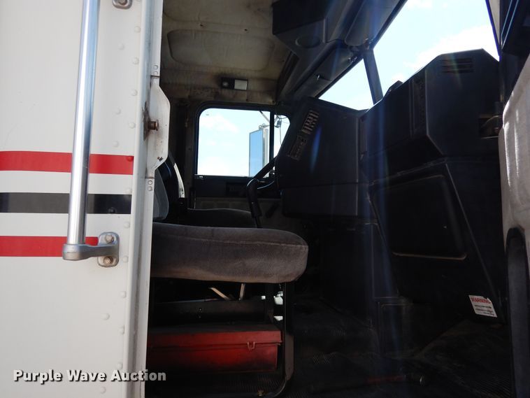 image for item DR1282 1999 Freightliner FLD  grain truck