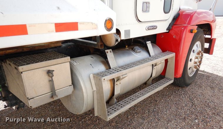 image for item DR1282 1999 Freightliner FLD  grain truck