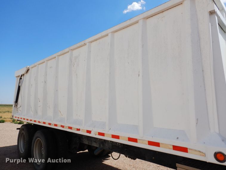 image for item DR1282 1999 Freightliner FLD  grain truck