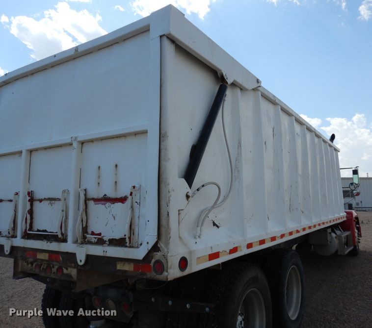 image for item DR1282 1999 Freightliner FLD  grain truck