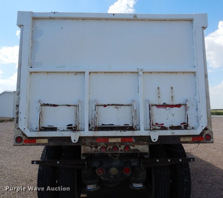 image for item DR1282 1999 Freightliner FLD  grain truck