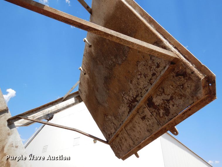 image for item DR1282 1999 Freightliner FLD  grain truck