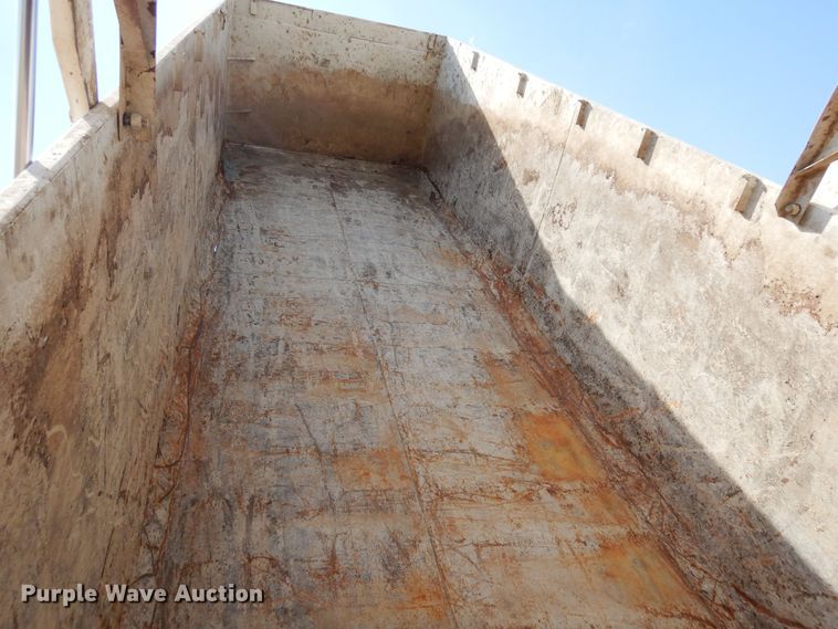 image for item DR1282 1999 Freightliner FLD  grain truck