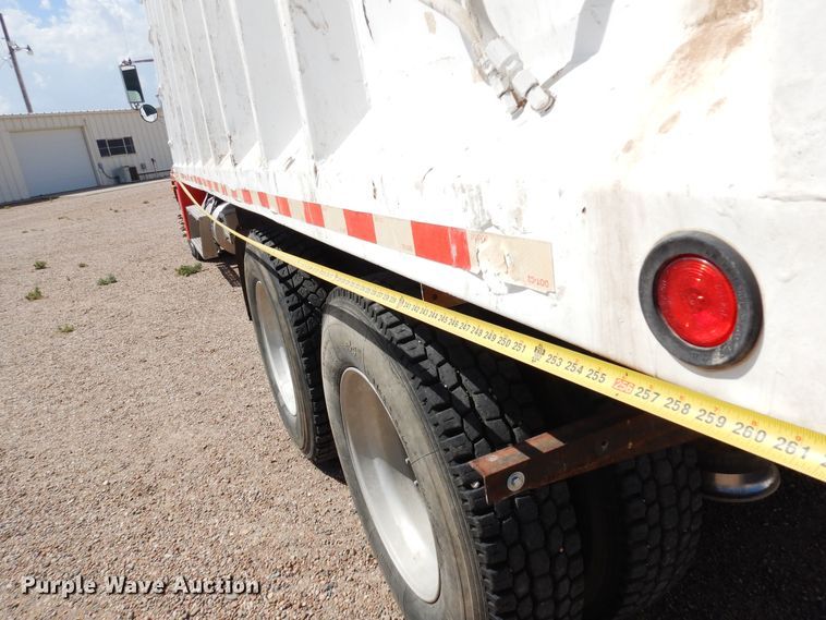 image for item DR1282 1999 Freightliner FLD  grain truck