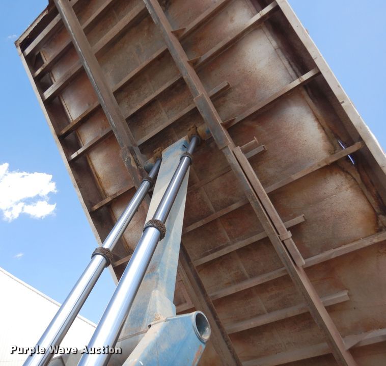 image for item DR1282 1999 Freightliner FLD  grain truck