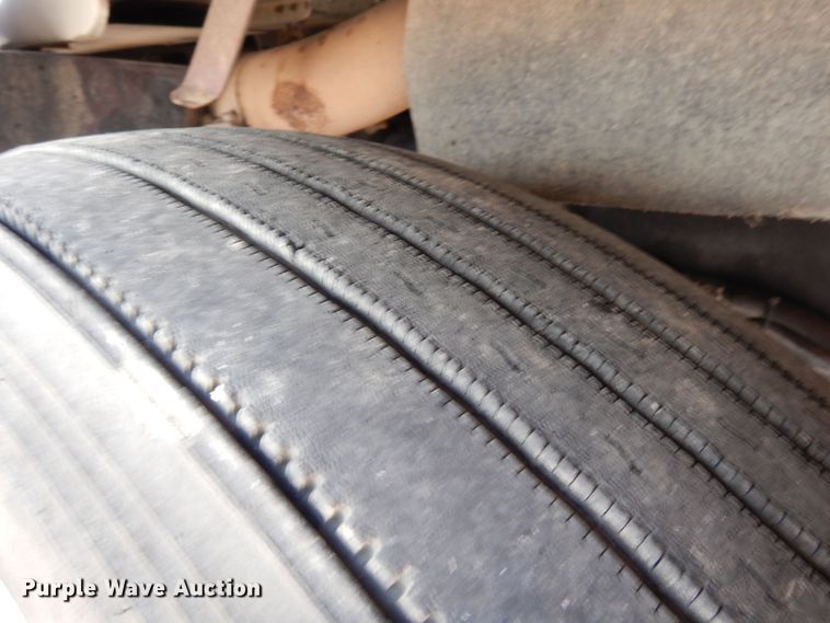 image for item DR1282 1999 Freightliner FLD  grain truck