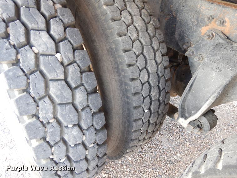 image for item DR1282 1999 Freightliner FLD  grain truck