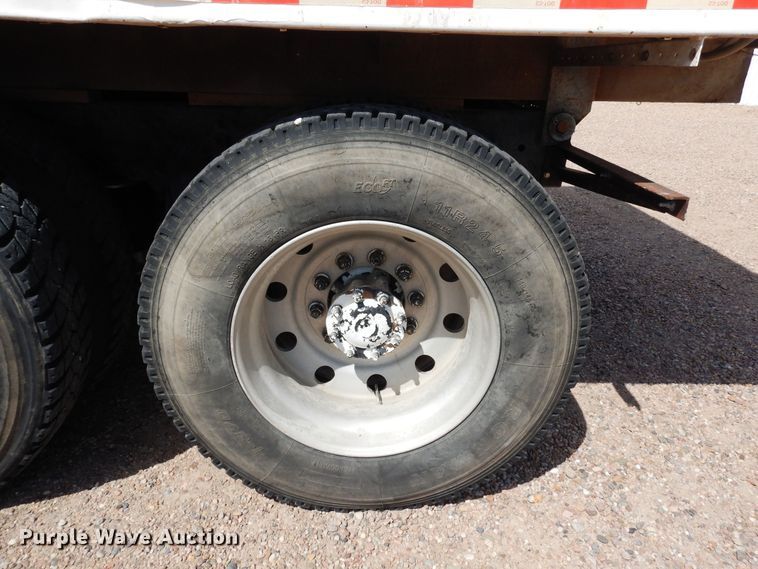 image for item DR1282 1999 Freightliner FLD  grain truck