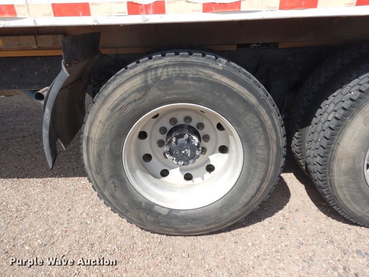 image for item DR1282 1999 Freightliner FLD  grain truck