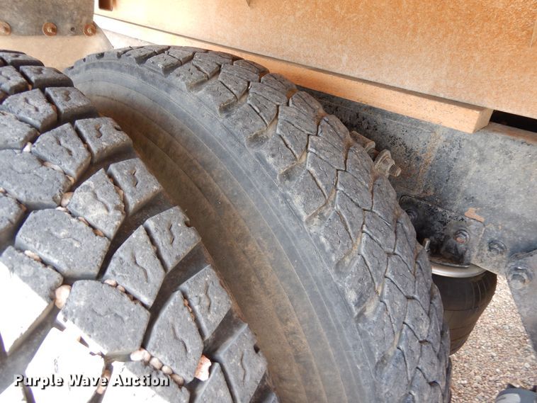 image for item DR1282 1999 Freightliner FLD  grain truck