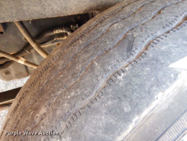 image for item DR1282 1999 Freightliner FLD  grain truck