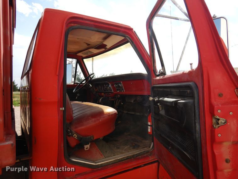 image for item DR1287 1975 Ford F750  grain truck