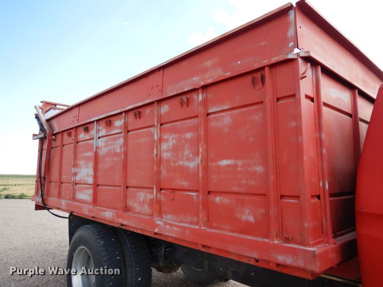 image for item DR1287 1975 Ford F750  grain truck