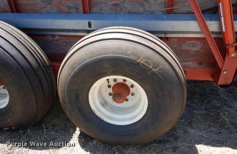 image for item DR1293 H&S 430  manure spreader