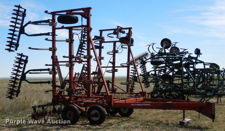 image for item DR1299 International  chisel