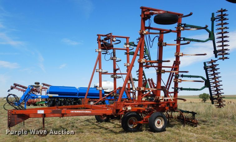 image for item DR1299 International  chisel