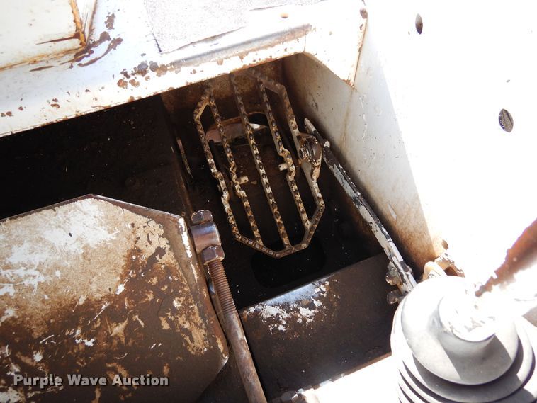 image for item DR1304 1981 Bobcat 743  skid steer loader