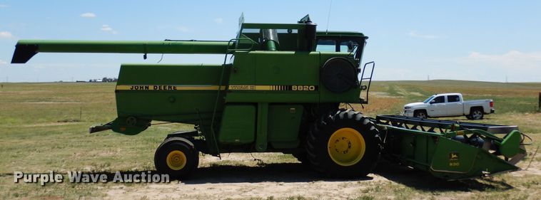 image for item DR1309 1987 John Deere 8820 Titan II  combine