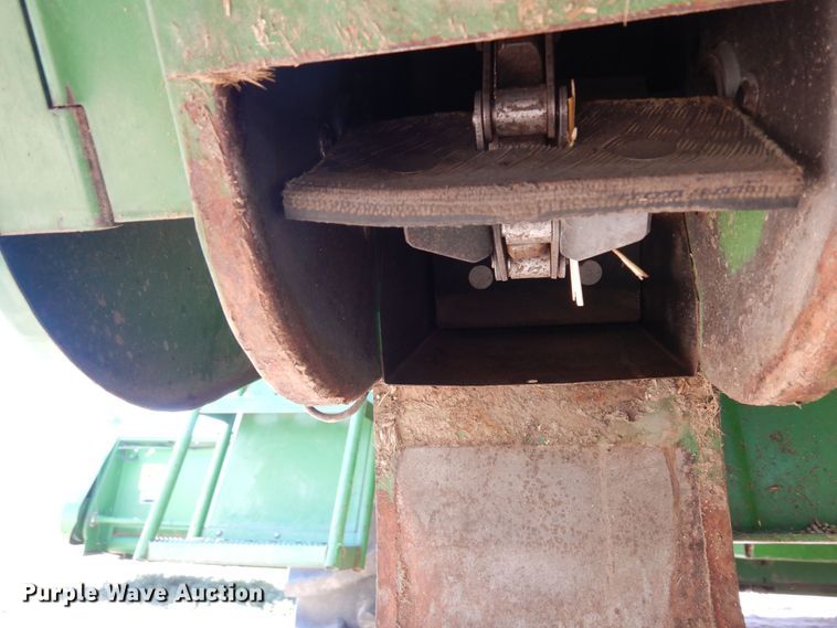 image for item DR1309 1987 John Deere 8820 Titan II  combine