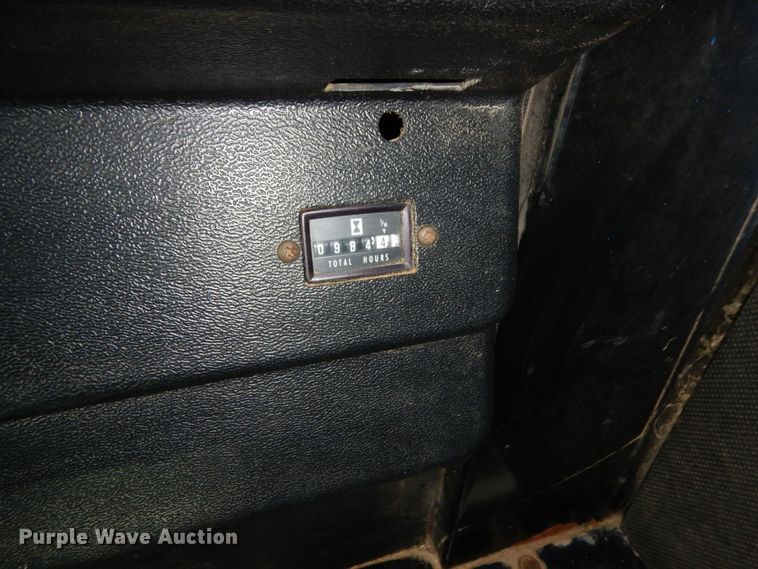 image for item DR1309 1987 John Deere 8820 Titan II  combine