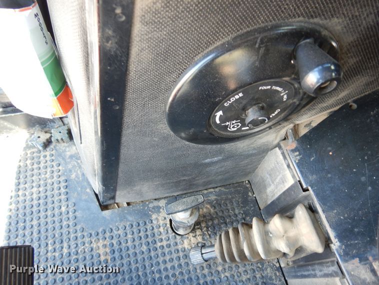 image for item DR1309 1987 John Deere 8820 Titan II  combine