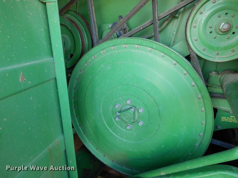 image for item DR1310 1985 John Deere 8820 Titan II  combine