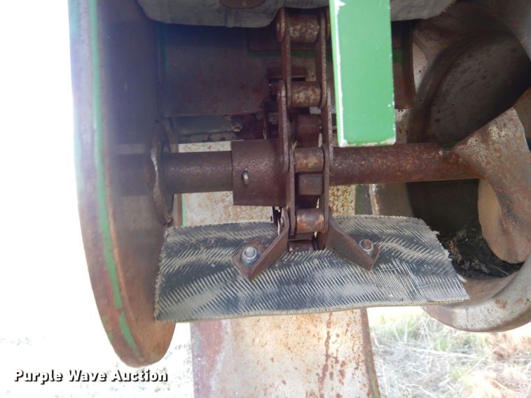 image for item DR1310 1985 John Deere 8820 Titan II  combine