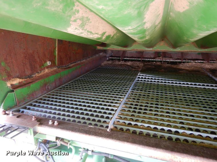 image for item DR1310 1985 John Deere 8820 Titan II  combine