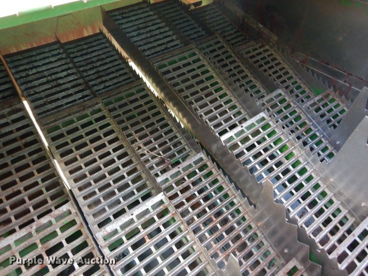 image for item DR1310 1985 John Deere 8820 Titan II  combine