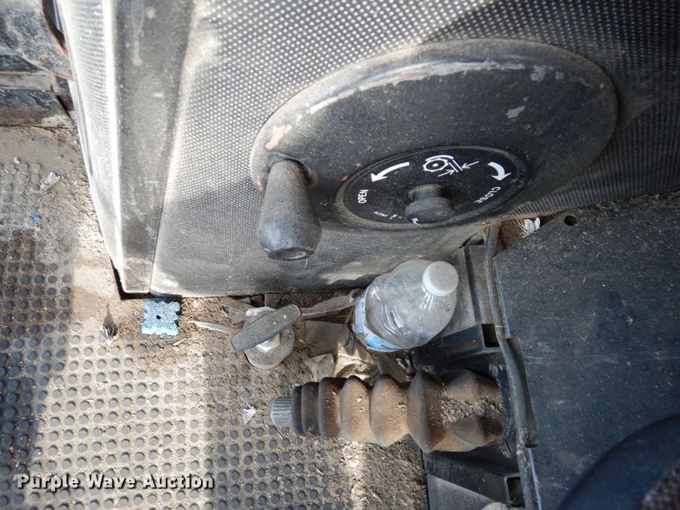 image for item DR1310 1985 John Deere 8820 Titan II  combine