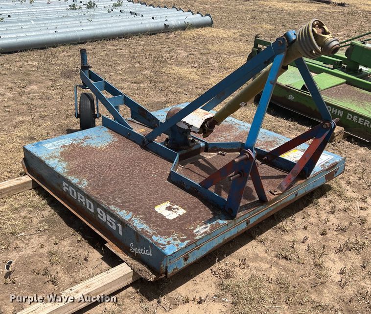 image for item DS8423 Ford 951  rotary mower