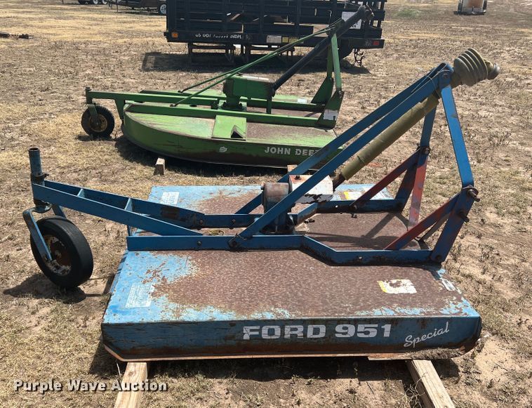 image for item DS8423 Ford 951  rotary mower