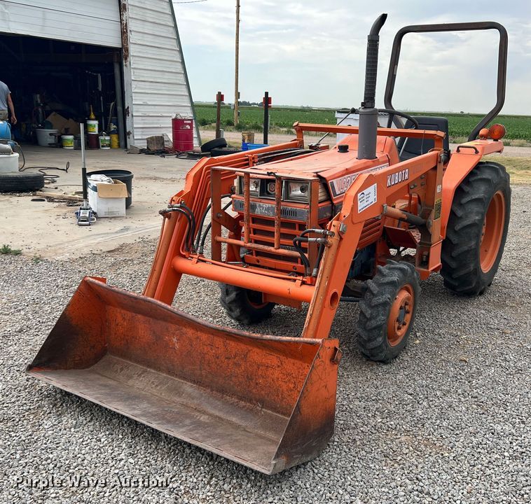 Kubota L2250 MFWD tractor in Copeland, KS Item DS8451 sold Purple Wave