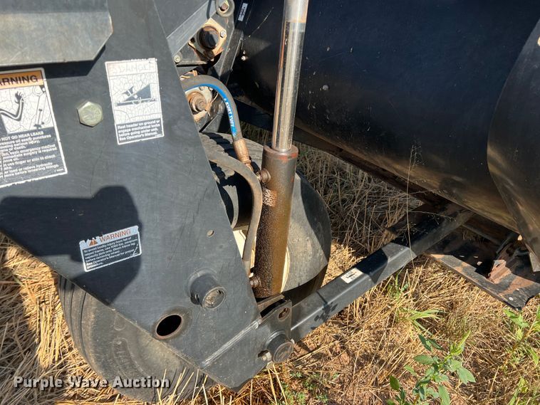 image for item DS8457 2003 MacDon  windrower