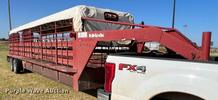 image for item DS8458 1998 Gooseneck  livestock trailer
